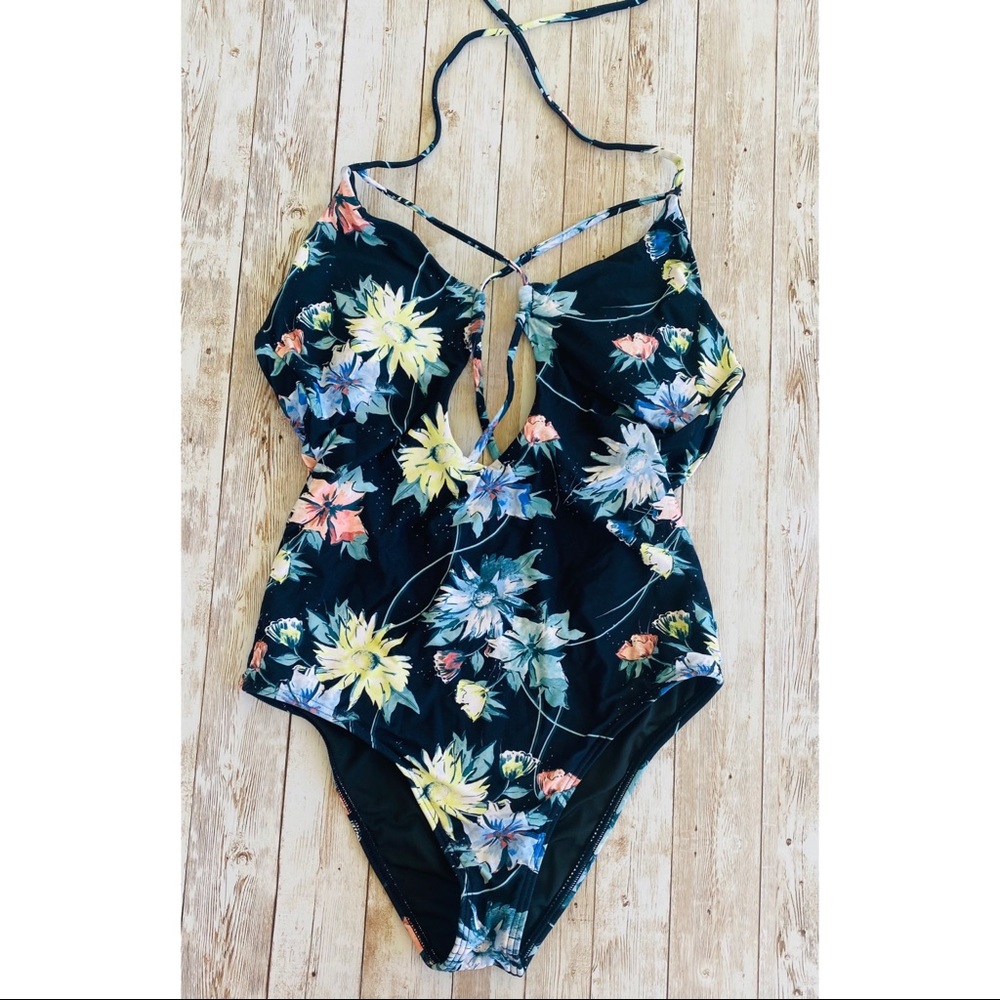 O’Neill ‘Dahlia’ One Piece - Picture 7 of 12